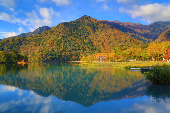 奧日光湯元溫泉秋天紅葉散策湯之湖足湯湯瀑布 湯滝 湯元源泉溫泉神社 林氏璧和美狐團三狐的小天地